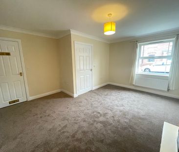 3 bedroom Semi-Detached House to let - Photo 3
