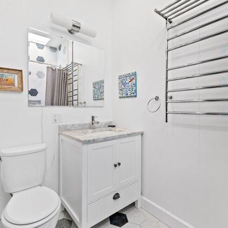 Splendide haut de duplex entièrement rénové à aire ouverte – 3 CAC + 2 balcons au cœur de NDG (chauffage inclus) - Photo 4