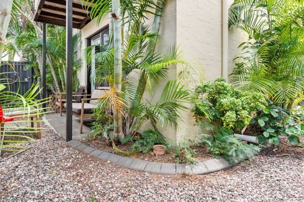 Fully Furnished Renovated Studio Apartment - Photo 1