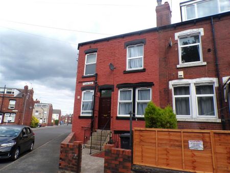 2 bedroom end of terrace house to rent - Photo 3