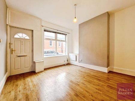 2 bedroom terraced house to rent - Photo 2