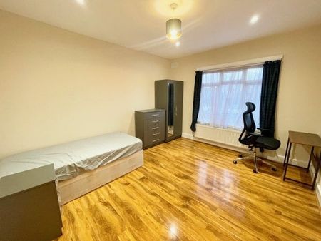 Princes Avenue N13 6HH, Property for rent - Photo 4