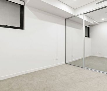 Modern one Bedroom Urban Retreat - Photo 6