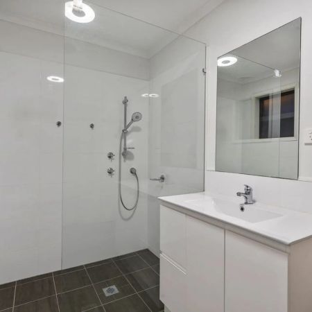 Delightful Family Home - Photo 3
