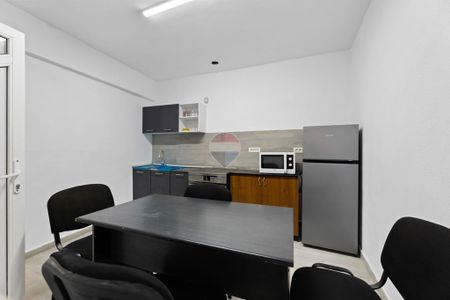 Apartament la casă de inchiriat cu 4 camere și 4 băi Z... - Photo 5