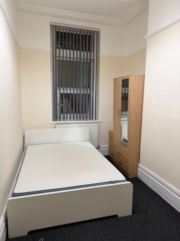 Room in a Shared House, Wells Road, BS4 - Photo 2