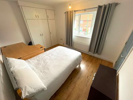 3 bedroom end of terrace house to rent - Photo 5