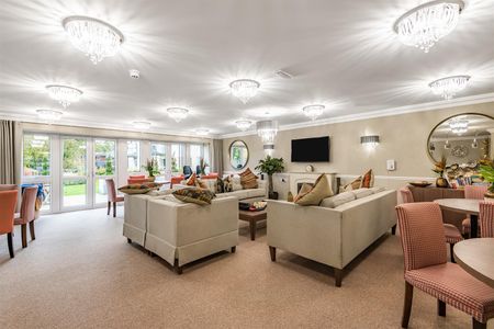 Dovehouse Lodge, Hitchin, Hertfordshire - Photo 2