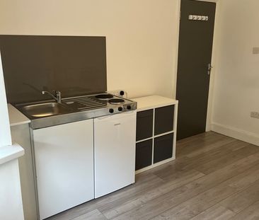 5 Bed Terraced House, Malham Terrace, N18 - Photo 6