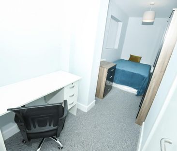 5 bedroom Flat To Let - Photo 4