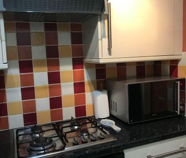 1 bedroom in a flat share to rent - Photo 6