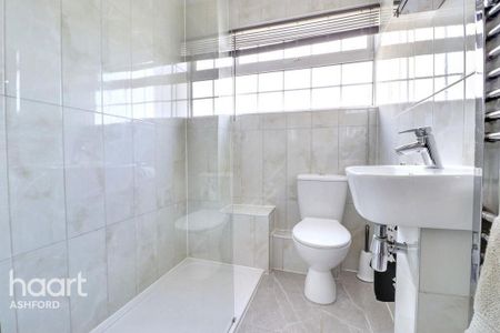 1 bedroom in a house share to rent - Photo 5