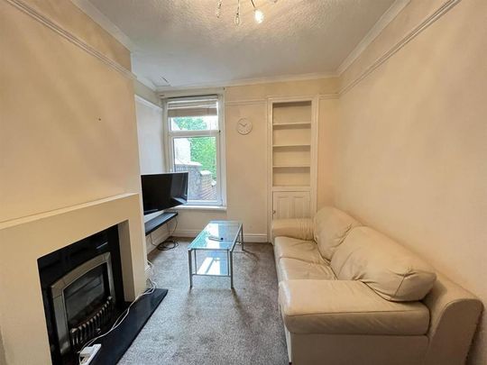 5 bedroom private hall to rent - Photo 1