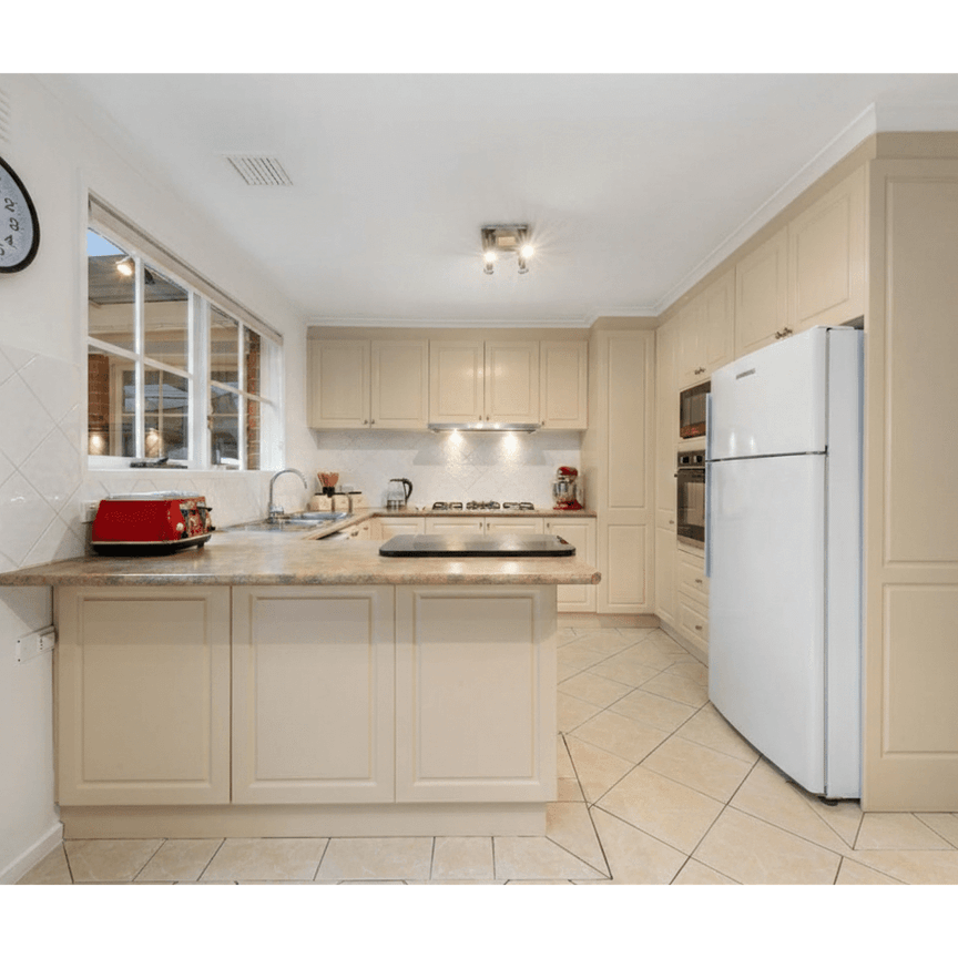 SPACIOUS FAMILY LIVING IN A PEACEFUL COURT LOCATION - Photo 1