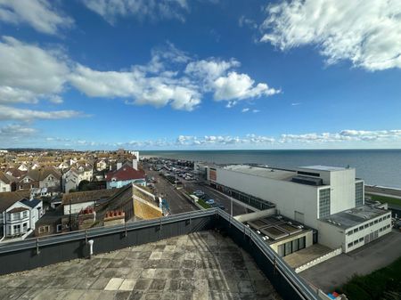 A 3 Bedroom Penthouse Instruction to Let in Bexhill - Photo 2