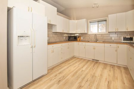 Rent-A-Room in this Roomy 8 Bed Home! Based On Double Occupancy. - Photo 3
