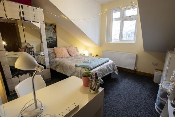 6 bedroom house to rent - Photo 1