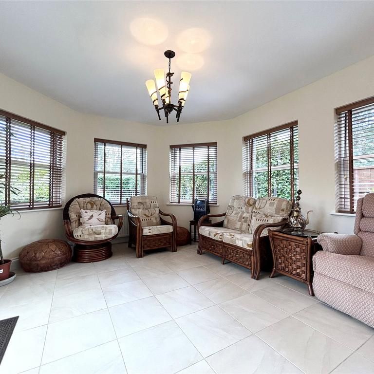 2 bedroom bungalow to rent - Photo 1