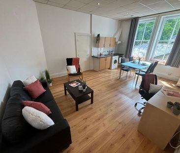 2 bedroom flat to rent - Photo 2