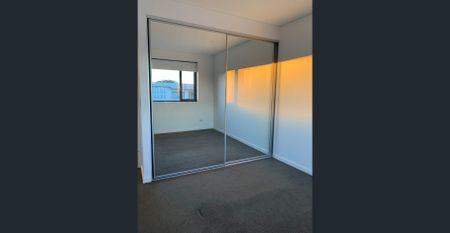 Modern TWO BEDROOM APARTMENT for rent in Waterloo! - Photo 3