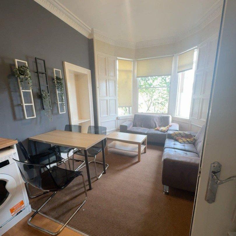 3 bedroom flat to rent - Photo 1