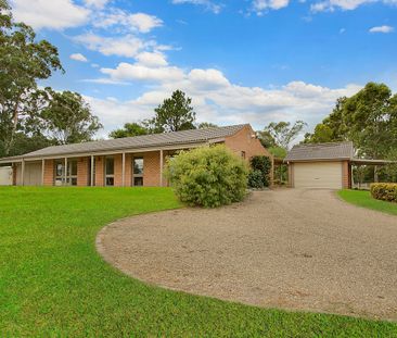 Immaculate Family Home with Pool and Entertaining Area! - Photo 6