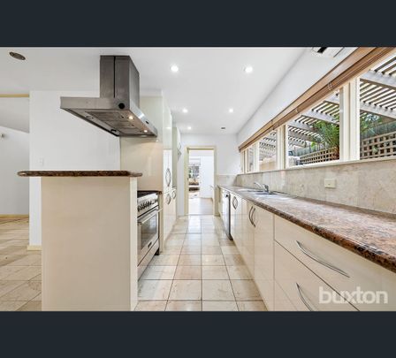 8 Wallace Grove, Brighton, Vic 3186 - Photo 1