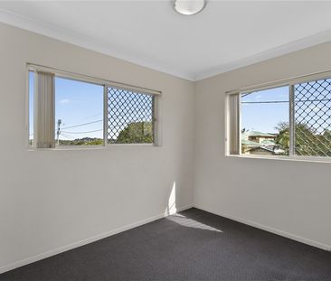 Top floor with great outlook - Photo 3