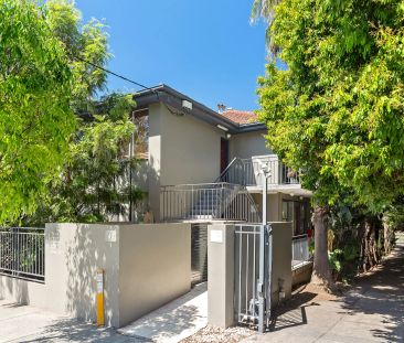 Retro Charm in the Perfect Location – FULLY FURNISHED - Photo 6