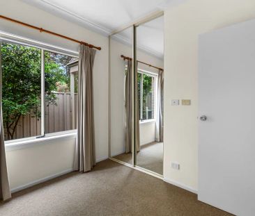 “Low-Maintenance Living in Prime Location - 3 Bedroom Courtyard Home” - Photo 4