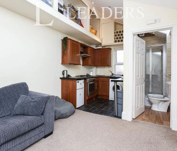 Studio to rent - Photo 1