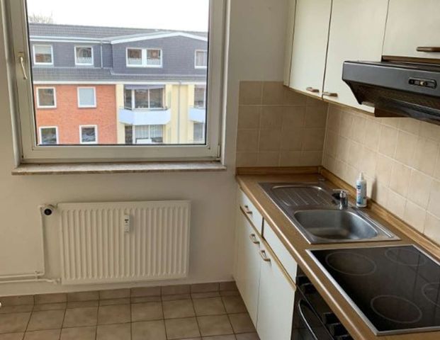Nachmieter gesucht! Helle, geräumige 2 Zimmer Dachgeschosswohnung zum 01.06.2025 neu vermietbar. - Photo 1