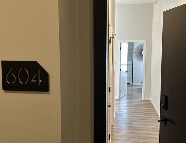 Wonderful Fully furnished 2bed, 1 bath downtown condo - Photo 1