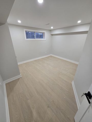 For Lease - 32 wexford Boulevard, Toronto, Ontario - Photo 2