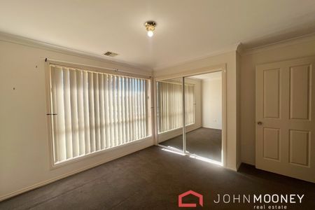 4 Tikki Place Glenfield Park NSW 2650 - Photo 3