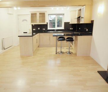 Leventhorpe Court, Oulton, Leeds - Photo 5