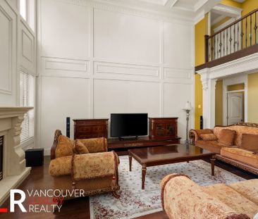 House in Richmond, BC - Photo 3