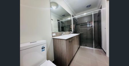 Stunning Home in Clyde North! - Photo 2