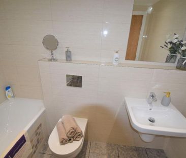 3 bedroom flat to rent - Photo 3