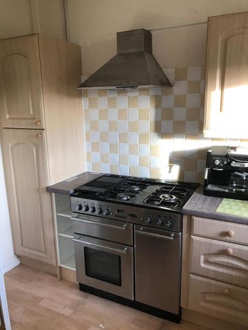 3 bedroom apartment to rent - Photo 3