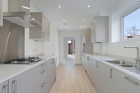 3 bedroom semi-detached house to rent - Photo 4