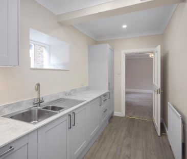 3 bedroom mews to rent - Photo 4