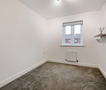 3 bedroom end of terrace house to rent - Photo 2