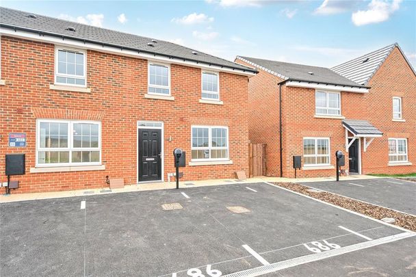 3 bedroom terraced house to rent - Photo 1