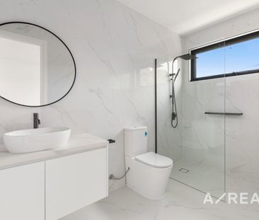 Almost Brand-New Designer Townhouse – Street frontage, Walk to Stat... - Photo 6