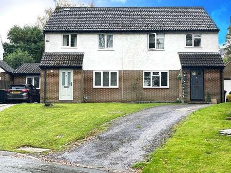 East Grinstead, RH19 - Photo 2