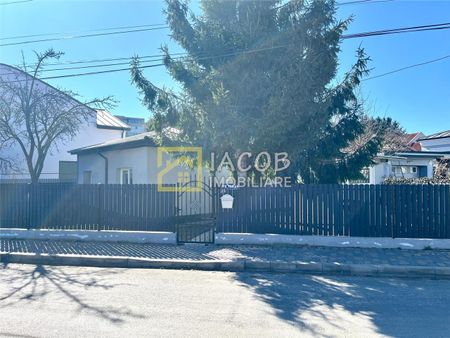 Casa de inchiriat, Str. Traian, zona centrala a mun. Bacau - Photo 2