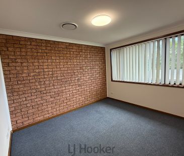 Stylish Two-Bedroom Townhouse � End Unit Convenience - Photo 2