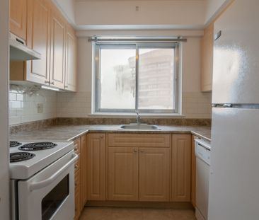 3555 Cote-des-Neiges Road - Photo 2