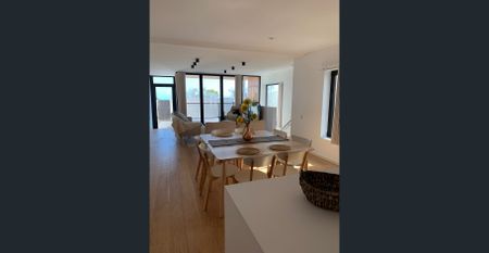 Premium Short-Term Stay Waterfront on Esplanade – Brighton - Photo 2